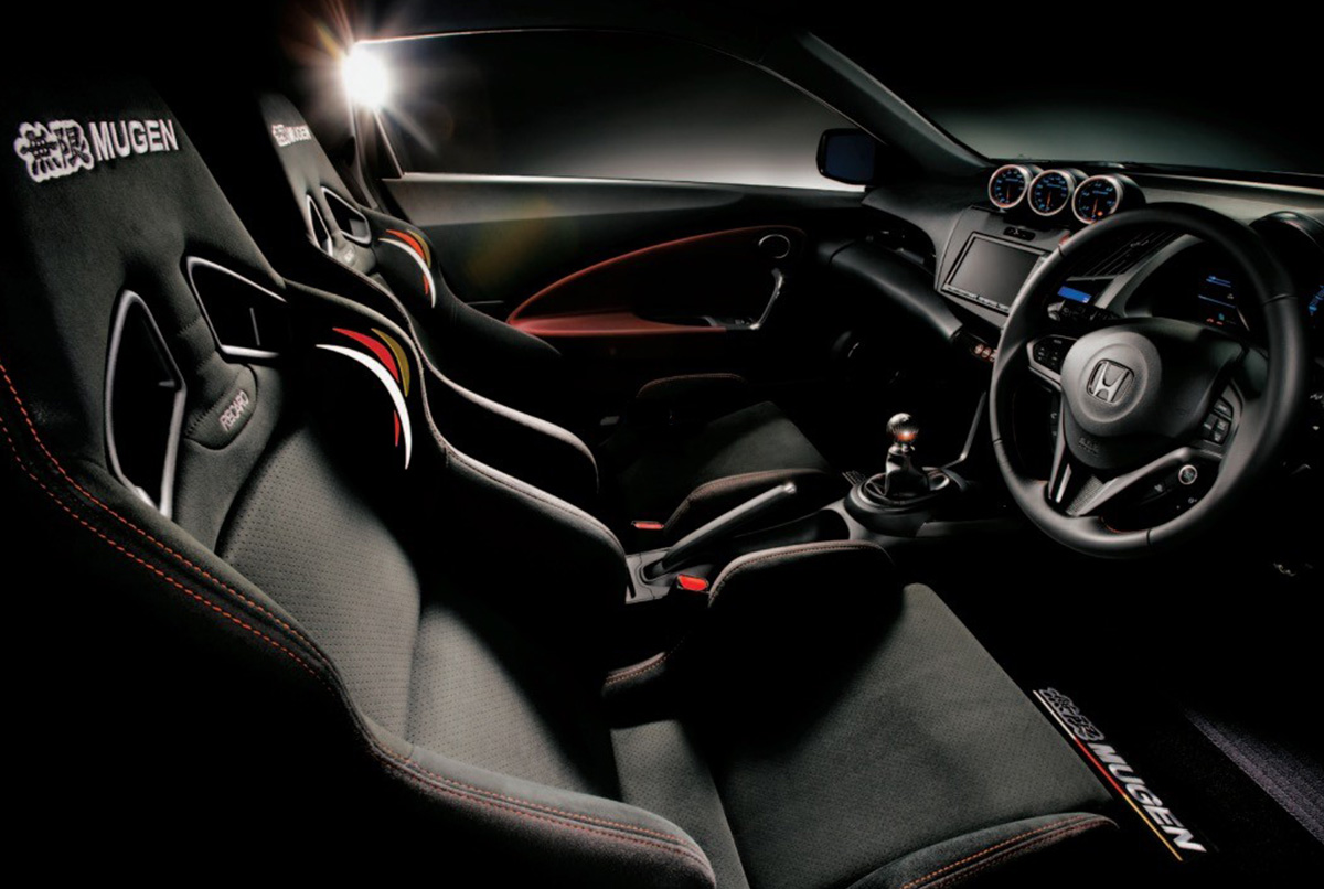 Mugen MS-Z Semi Bucket Seat with embroidered Mugen logo.